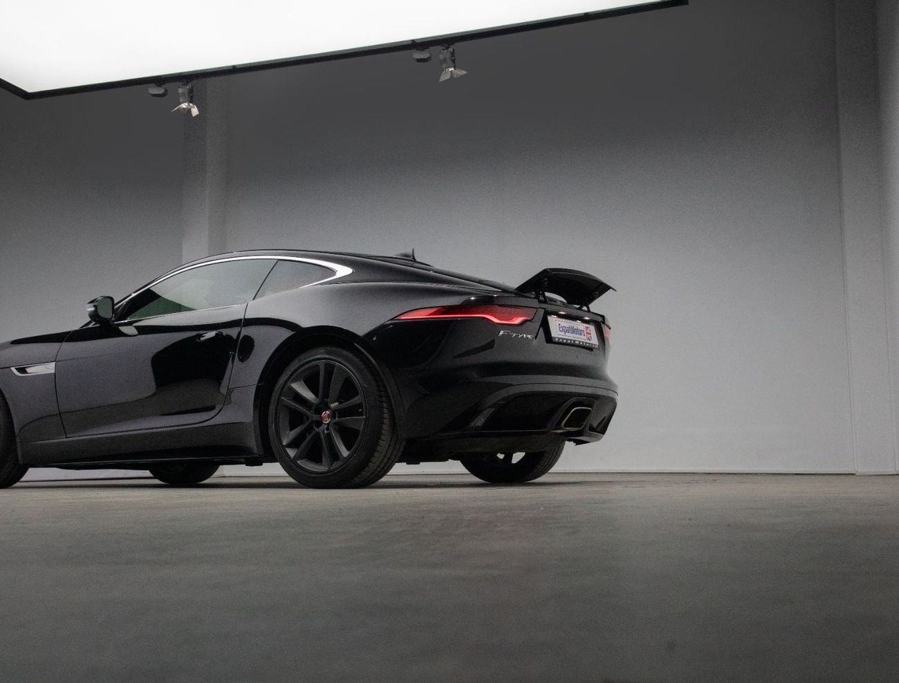 جاكوار F Type R-Dynamic 3.0L (300 HP)