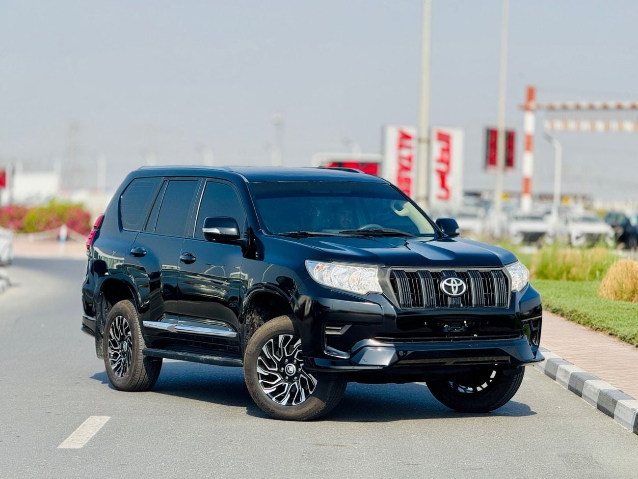 Toyota Prado Toyota Prado Fuel Petrol cylinder 4 black colour outside and beige inside