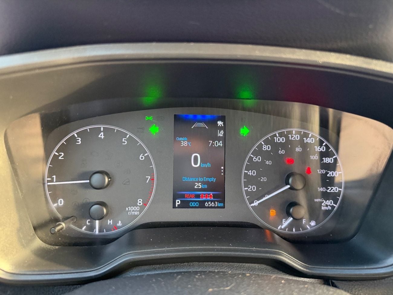 تويوتا كورولا كروس 2024 XLE 2.0L AWD PUSH START CANADA SPEC