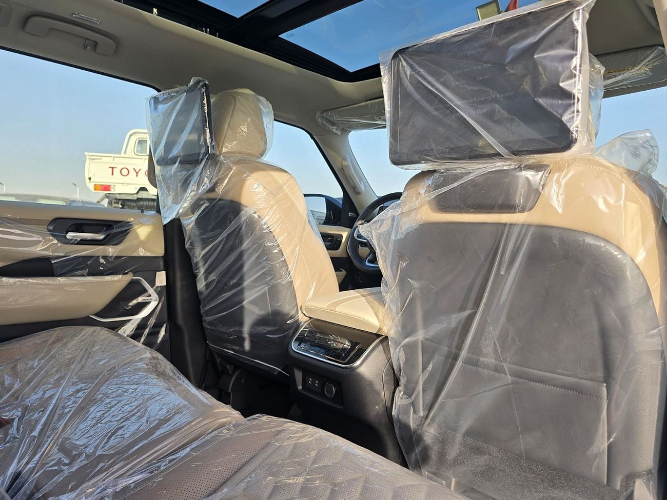 Nissan Patrol LE PLATINUM CITY Nissan patrol platinum full option 3.5l T A/T V6  4WD Gcc black color inside beige
