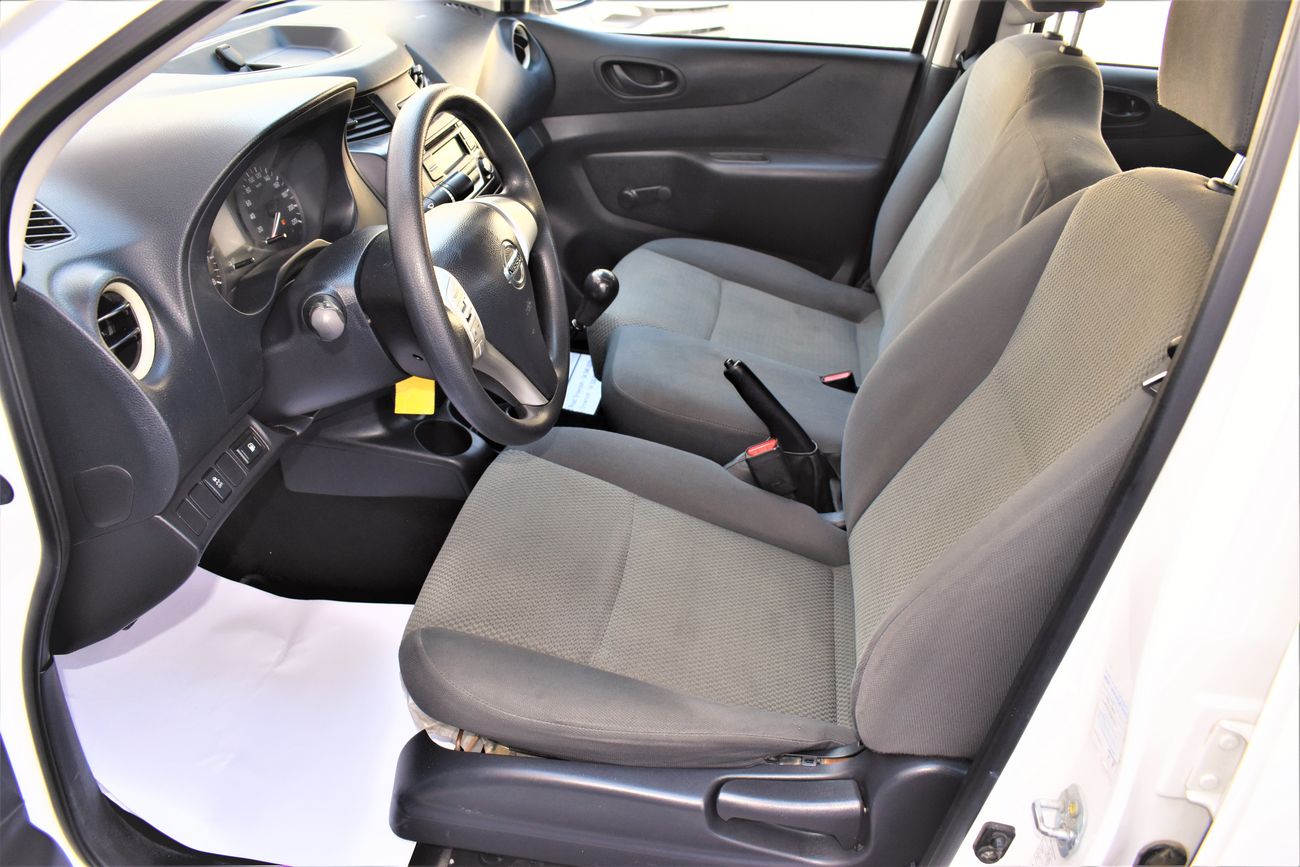 Nissan Navara AED 978 PM | 2.5L M/T 2WD GCC DEALER WARRANTY