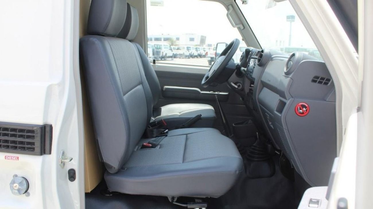 تويوتا لاند كروزر بيك آب Toyota/LAND CRUISER PICK UP D 4.2L SC 3 seater 2 AIRBAG & ABS MT