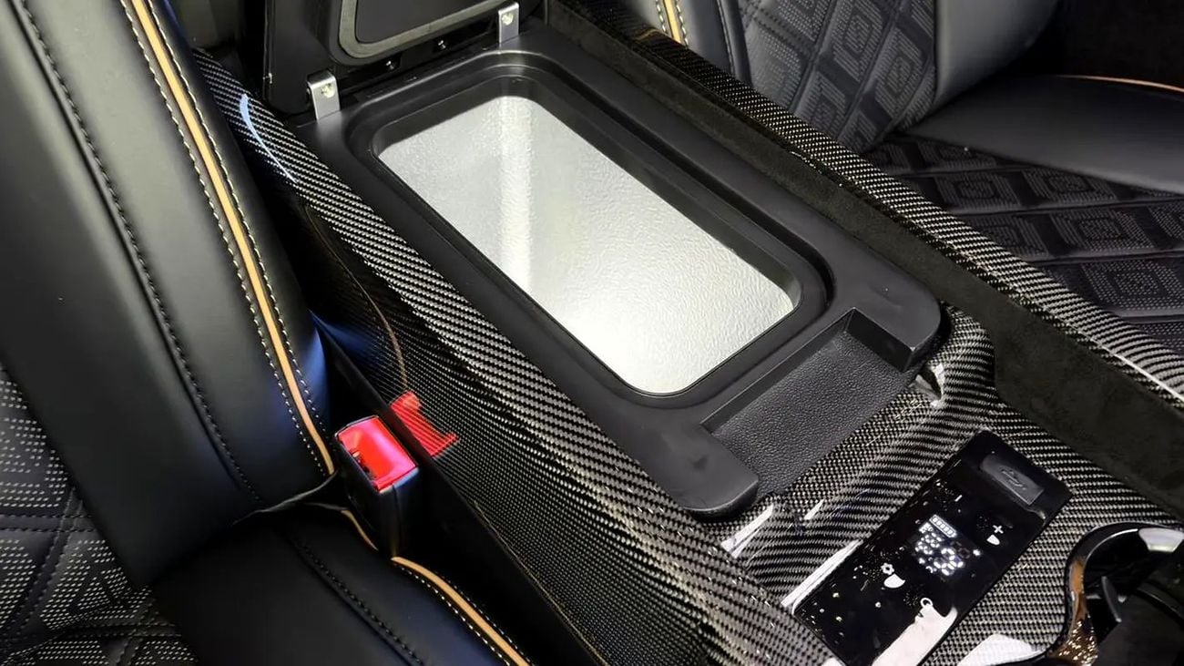 مرسيدس بنز V 300 ARRIVAL MODEL VIP MERCEDES GCC V300 with ADDITIONAL REAR AC - 2 Years Warranty by VLINE