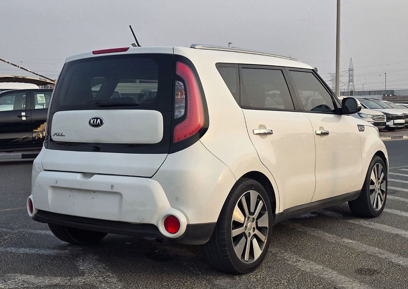Kia Soul LX USED KIA SOUL 1.6L A/T FWD GCC White Color 2017