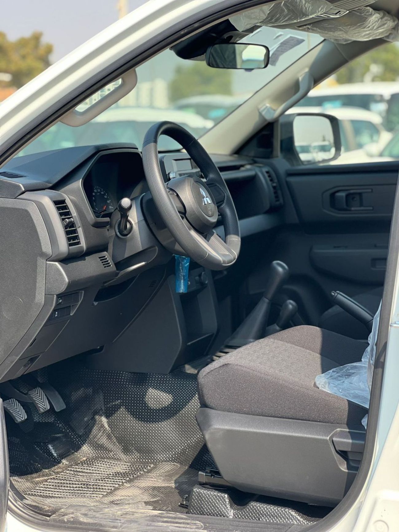 Mitsubishi L200 GL Double Cab Diesel M/T 2.4L