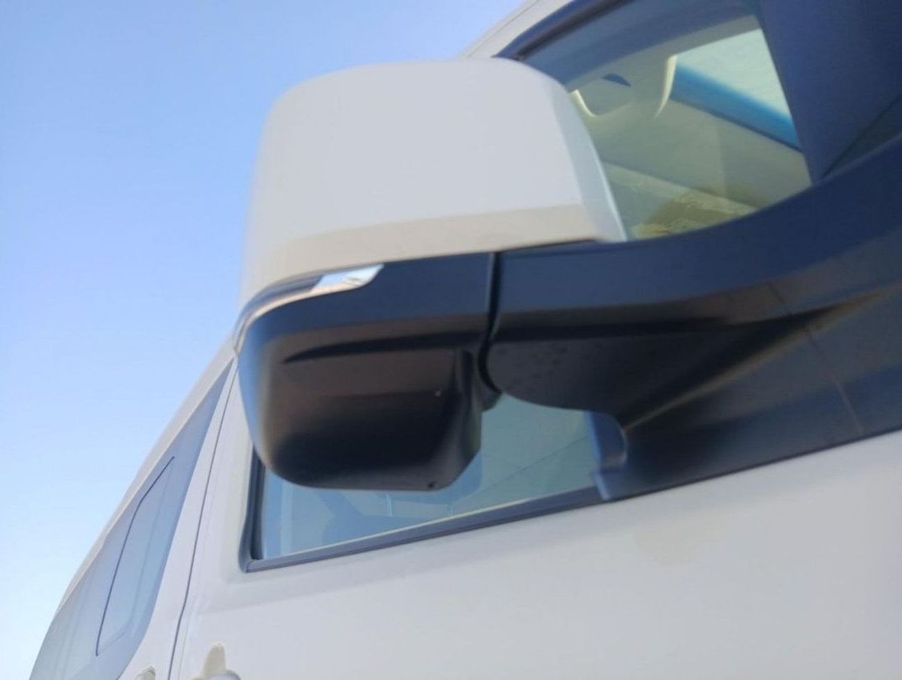 Toyota Hiace ECT0006 - Toyota Hiace High Roof Passenger Van - 2.8L Diesel Manual White - Full Options