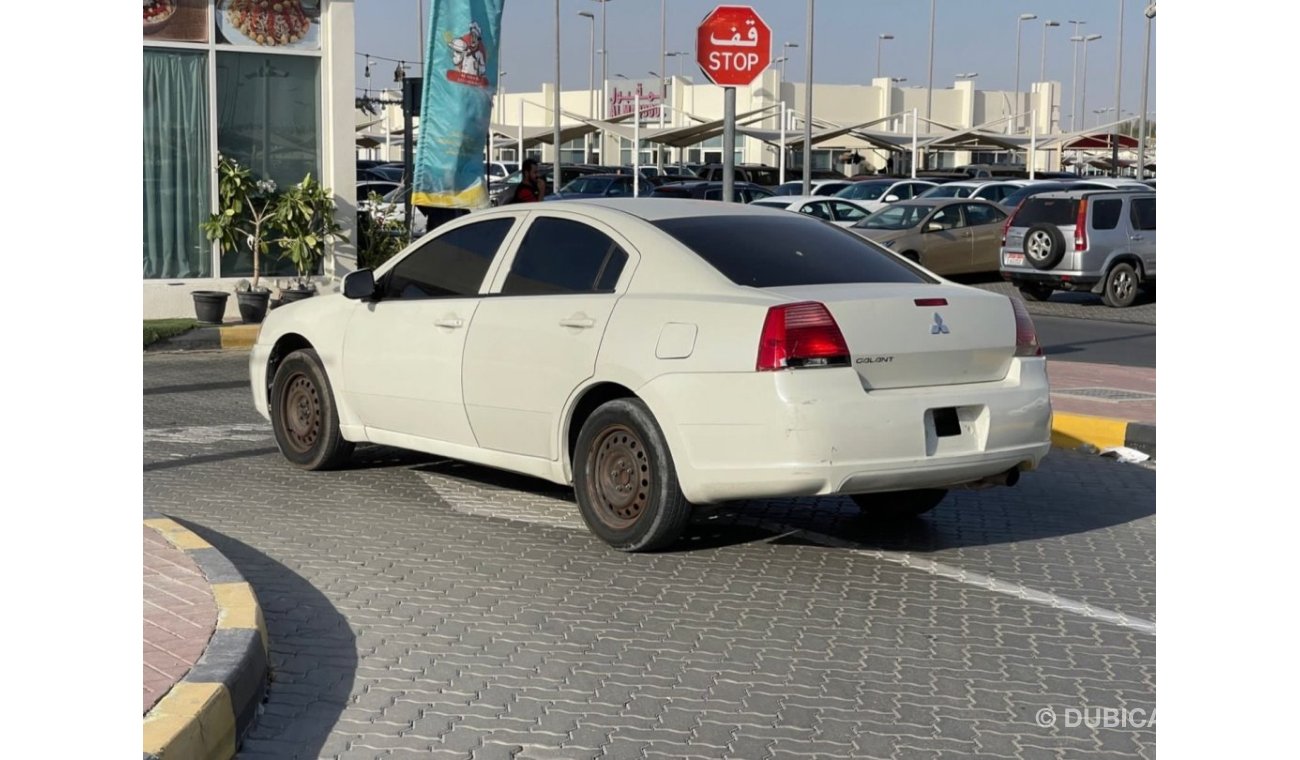 Mitsubishi Galant Model 2008 Gulf 4 cylinders meter per kilometer 267000