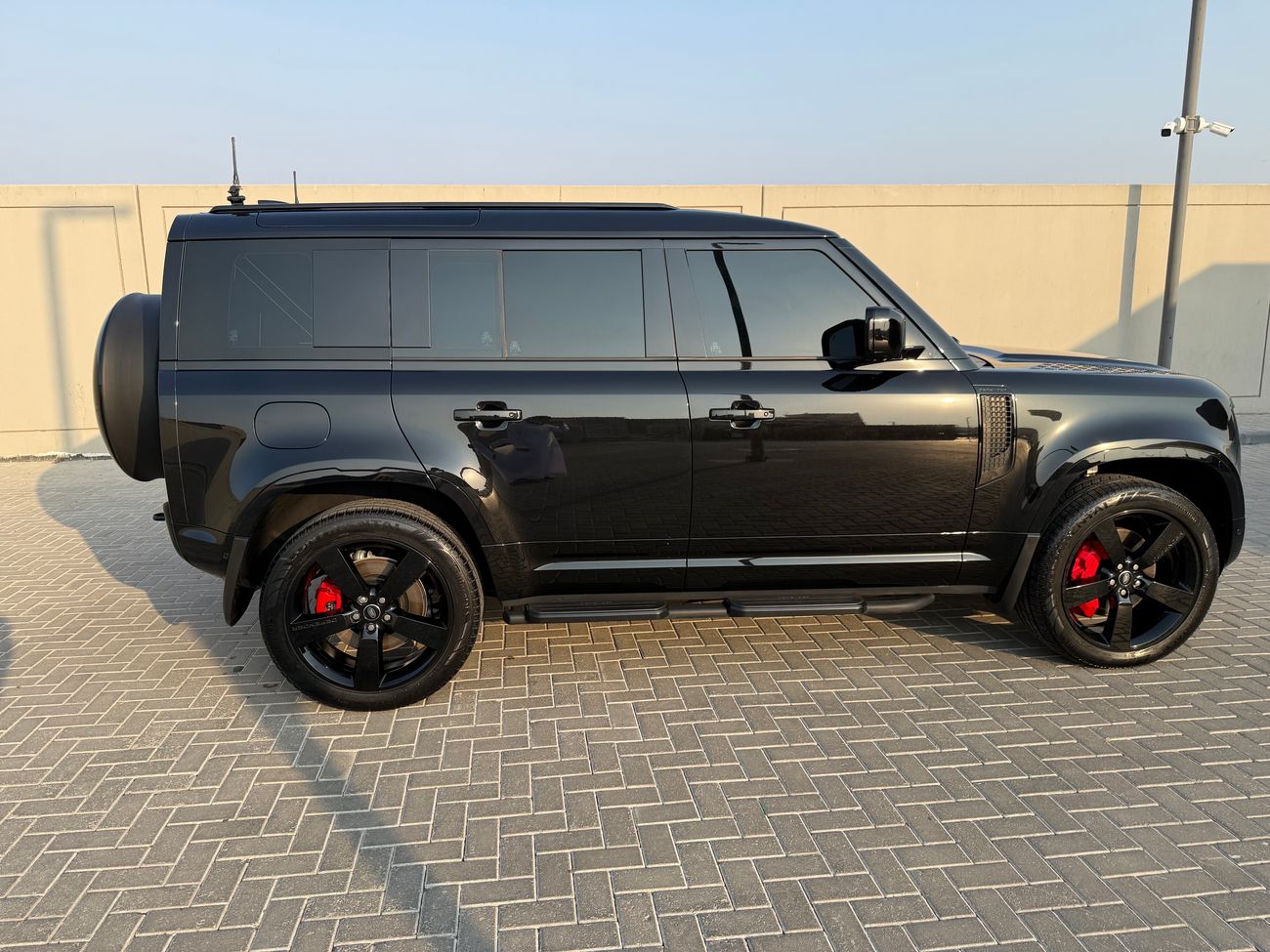 لاند روفر ديفندر X DYNAMIC BLACK EDITION GCC DUBAI AL TAYER