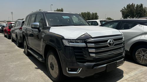 Toyota Land Cruiser VXR 3.5L / Memory Seats / Radar / Back Seats Automatic / FULLY LOADED ( CODE # 3166)