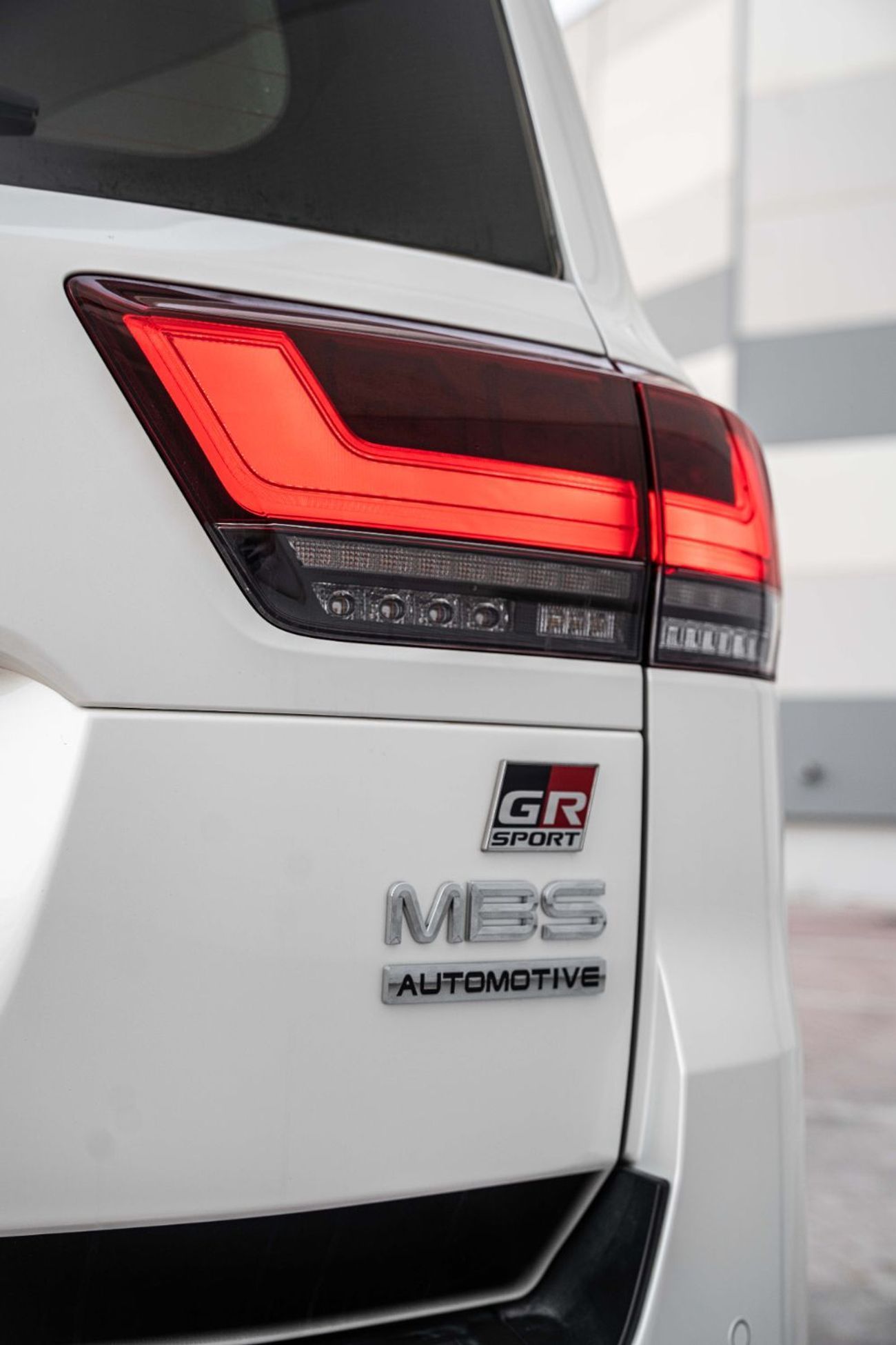 تويوتا لاند كروزر LC300 GR SPORT 3.3L DIESEL FULL OPTION WITH MBS AUTOBIOGRAPHY VIP MASSAGE SEAT AND ROOF STAR LIGHT