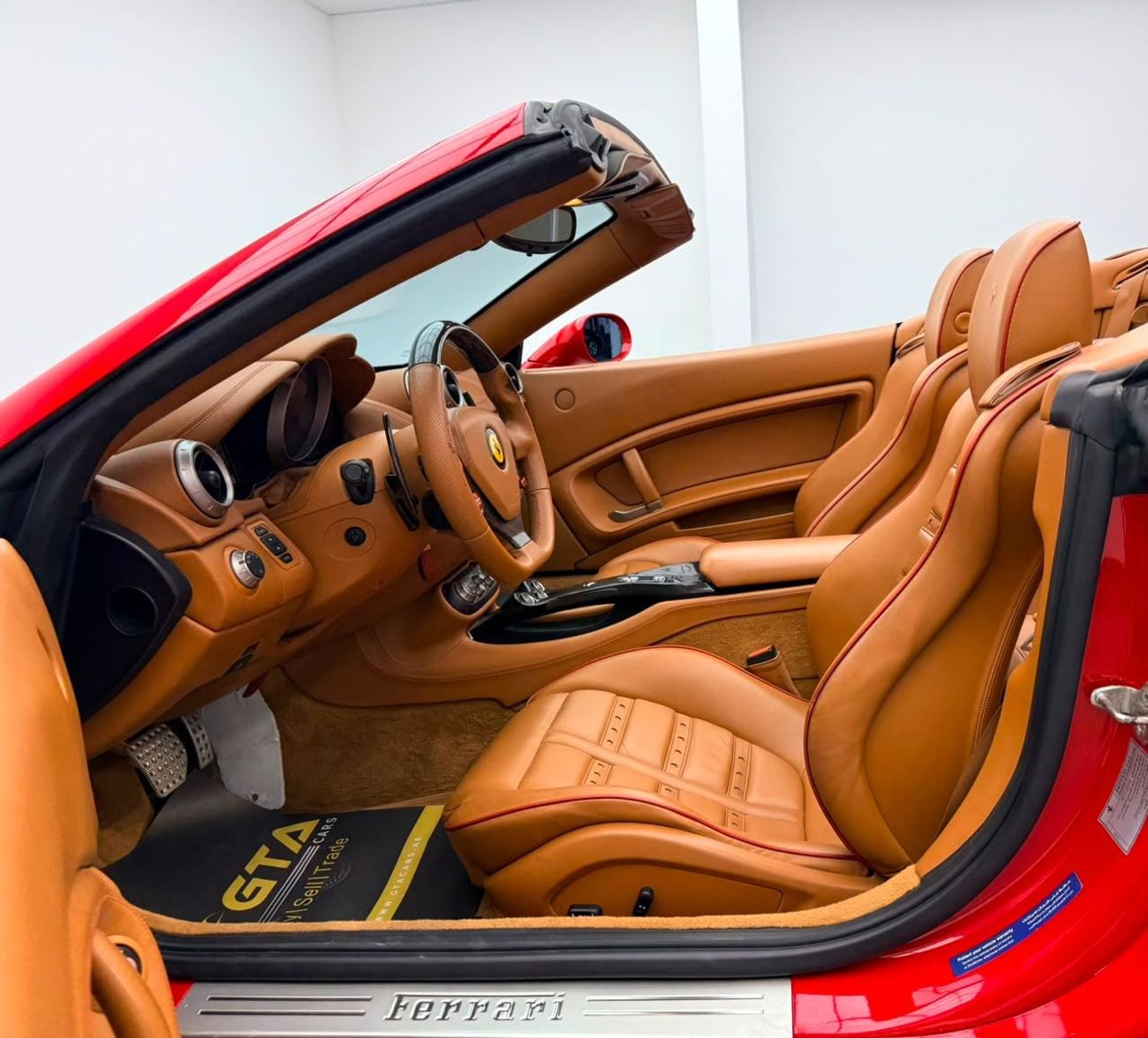 فيراري كاليفورنيا 2013 Ferrari California Convertible, Full Service History, Carbon Fiber Interior, Fully Loaded, GCC