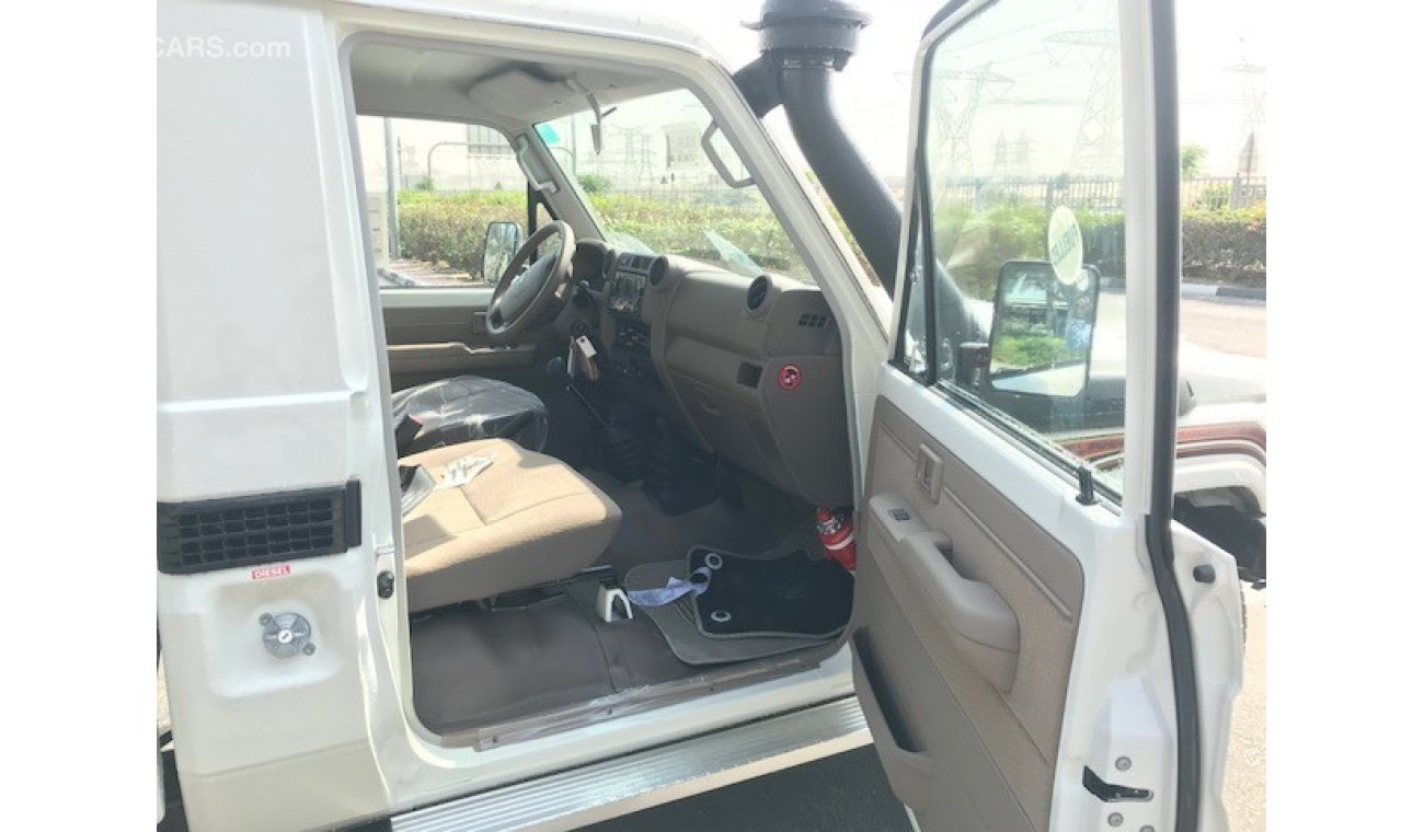 Toyota Land Cruiser Pick Up LX V8 4.5L Diesel