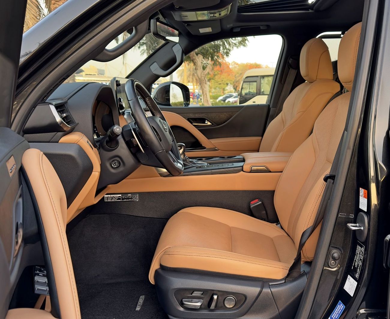 Lexus LX 600 Signature 3.5L ( CYL) 2023 Lexus LX600 Ash Wood, Dealer Warranty, GCC Specifications