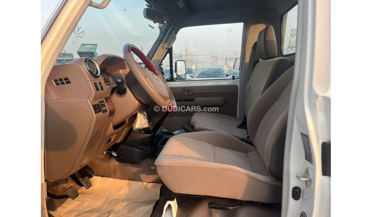 Toyota Land Cruiser Pick Up Toyota_Land_Cruiser_Pick_Up_4.5L_Single_Cabin_Diesel_M/T_2023