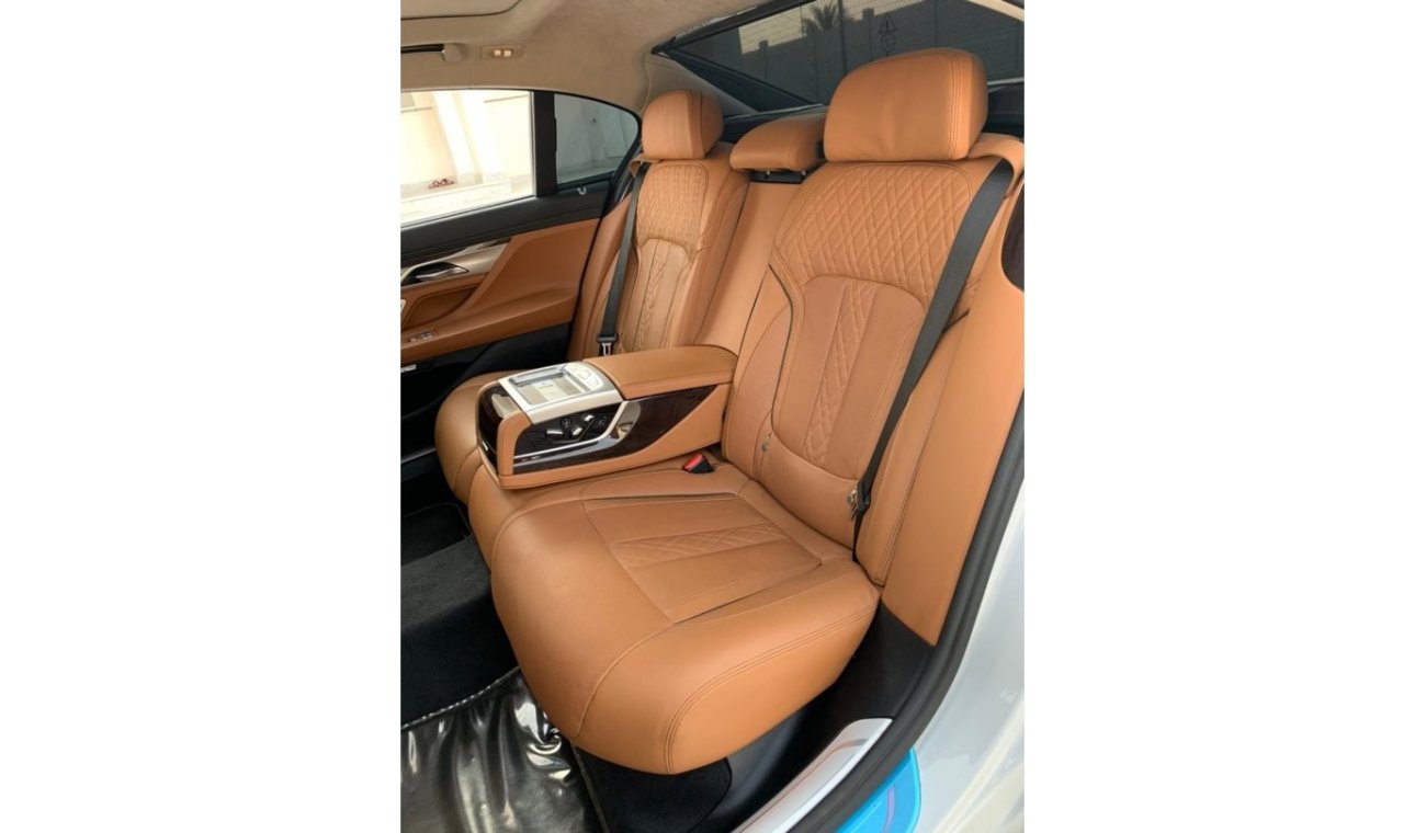 بي أم دبليو 750 BMW 750 Li / FULL OPTION /  2016 M / V8 / GCC / CONTACT US