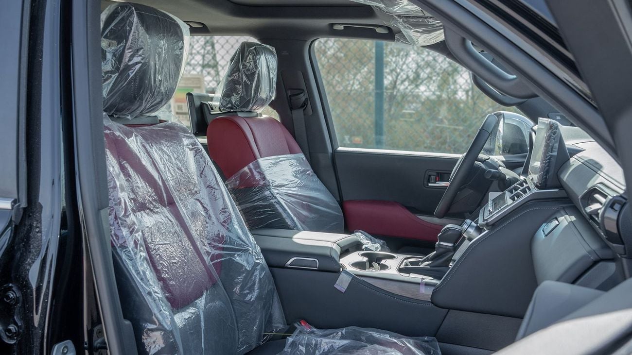 Toyota Land Cruiser 2025 Toyota Land Cruiser 300 VXR 3.5L AT Petrol Twin Turbo (Black-Red)