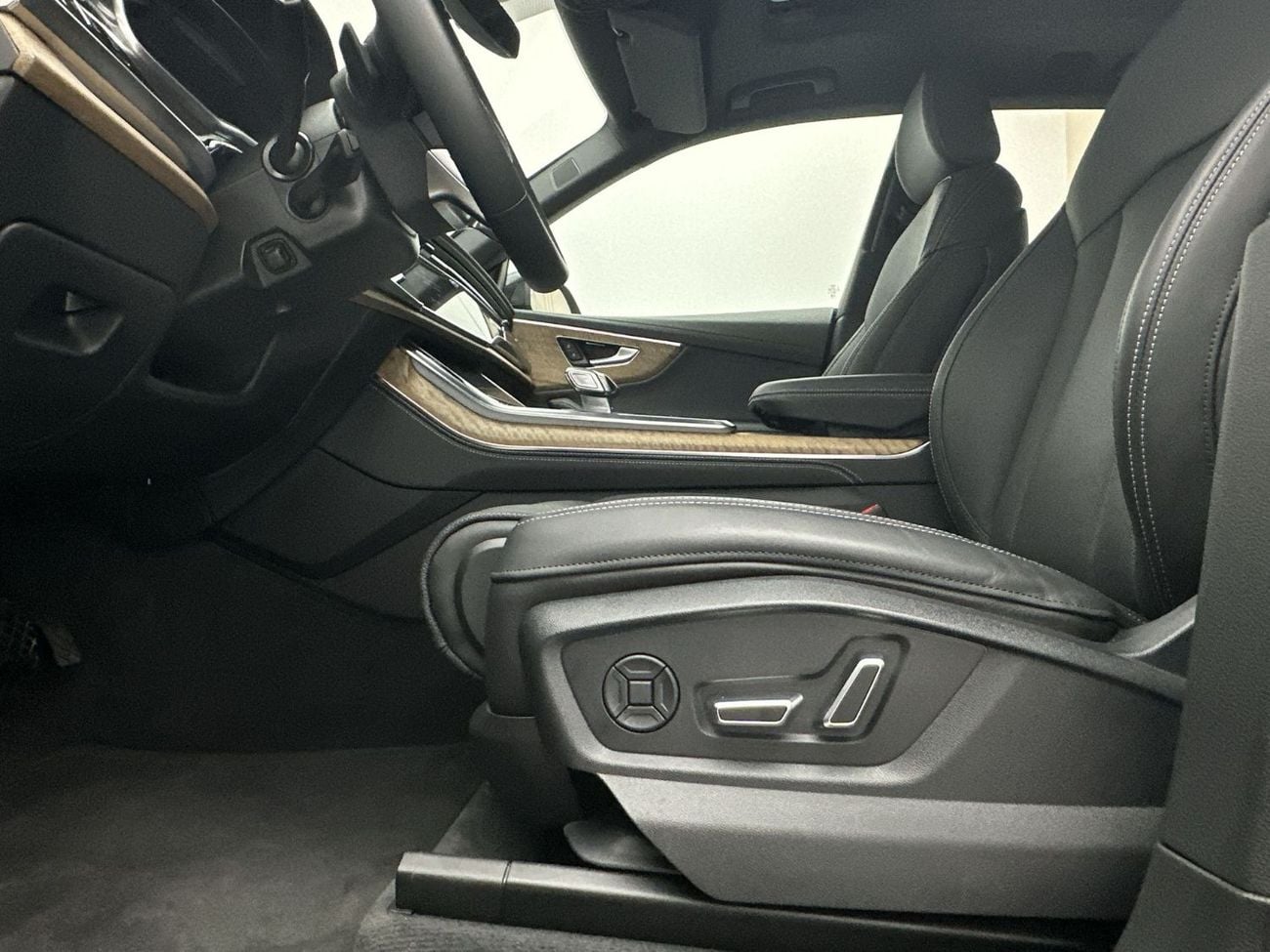 أودي Q8 55 TFSI quattro (340 HP) Luxury (Ref# 020191)