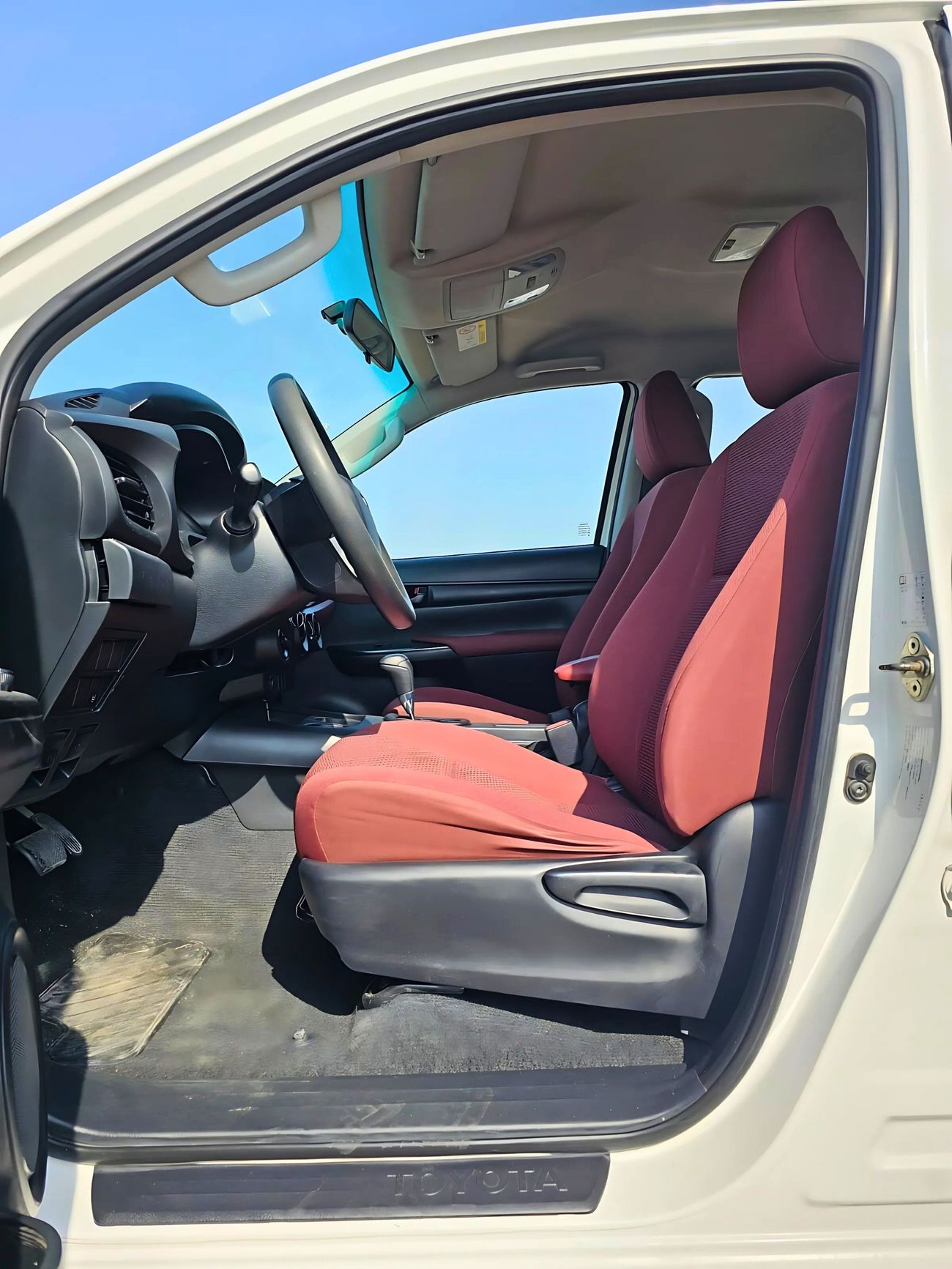 تويوتا هيلوكس 2.7 A/T/ AUTO WINDOWS/ WIDE BODY/ FULL OPTION/ EXPORT ONLY/ LOT# 45086