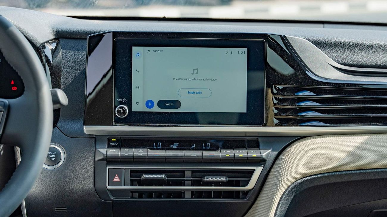 تويوتا كامري 2025 Toyota Camry LE facelift 2.5L Petrol AT with Sunroof - GCC (Export price)