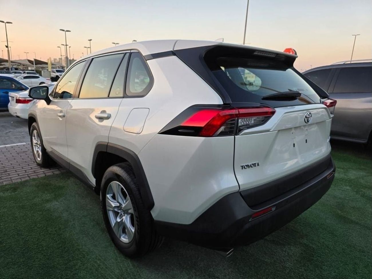 Toyota RAV4 GX 2.5L TOYOTA RAV4 2019 GCC 4 cylinder engine 2.5L clean car without accident without paint just bu