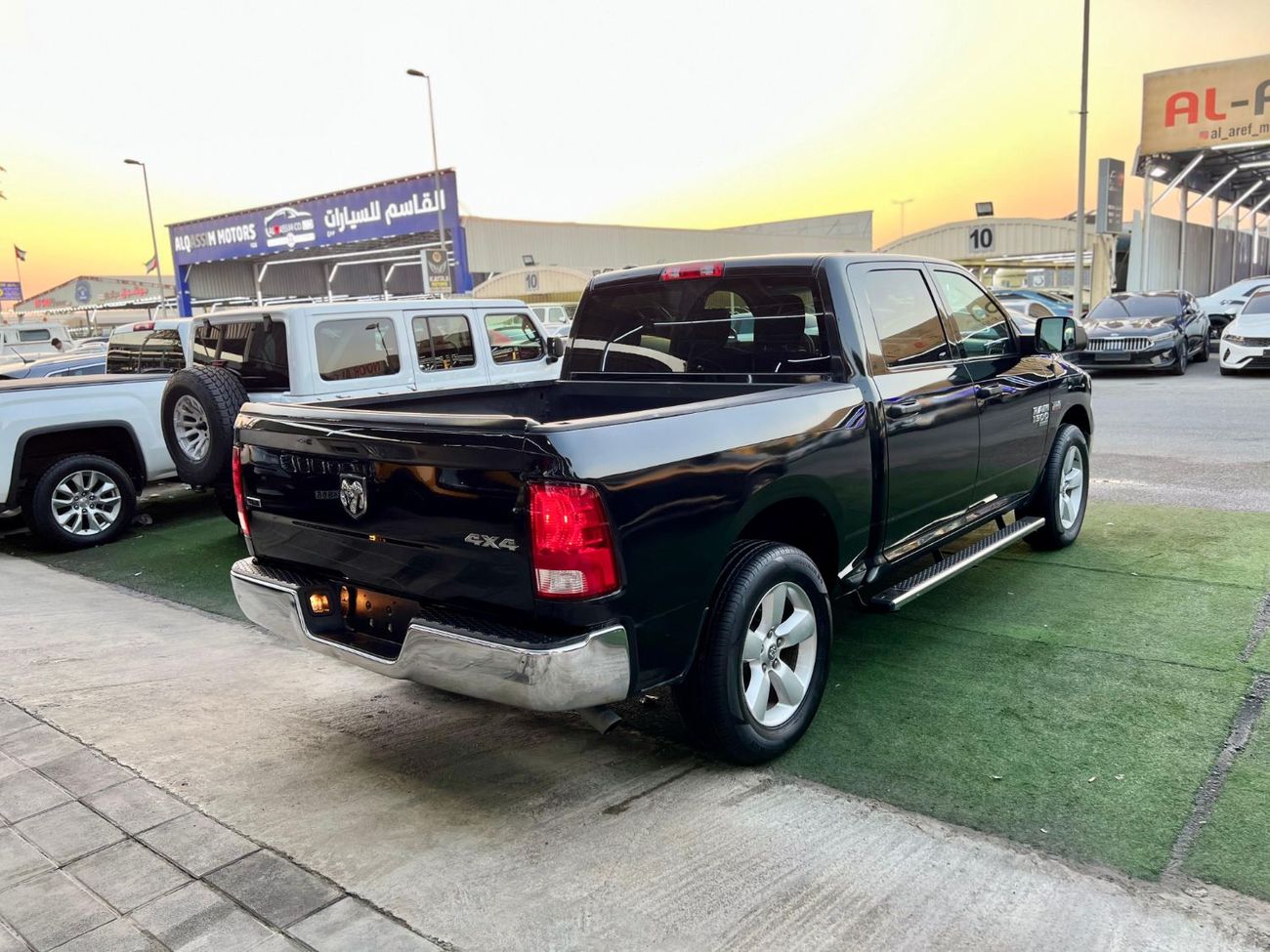 دودج رام فان Ram classic V8 5.7 warranty one year bank financie available