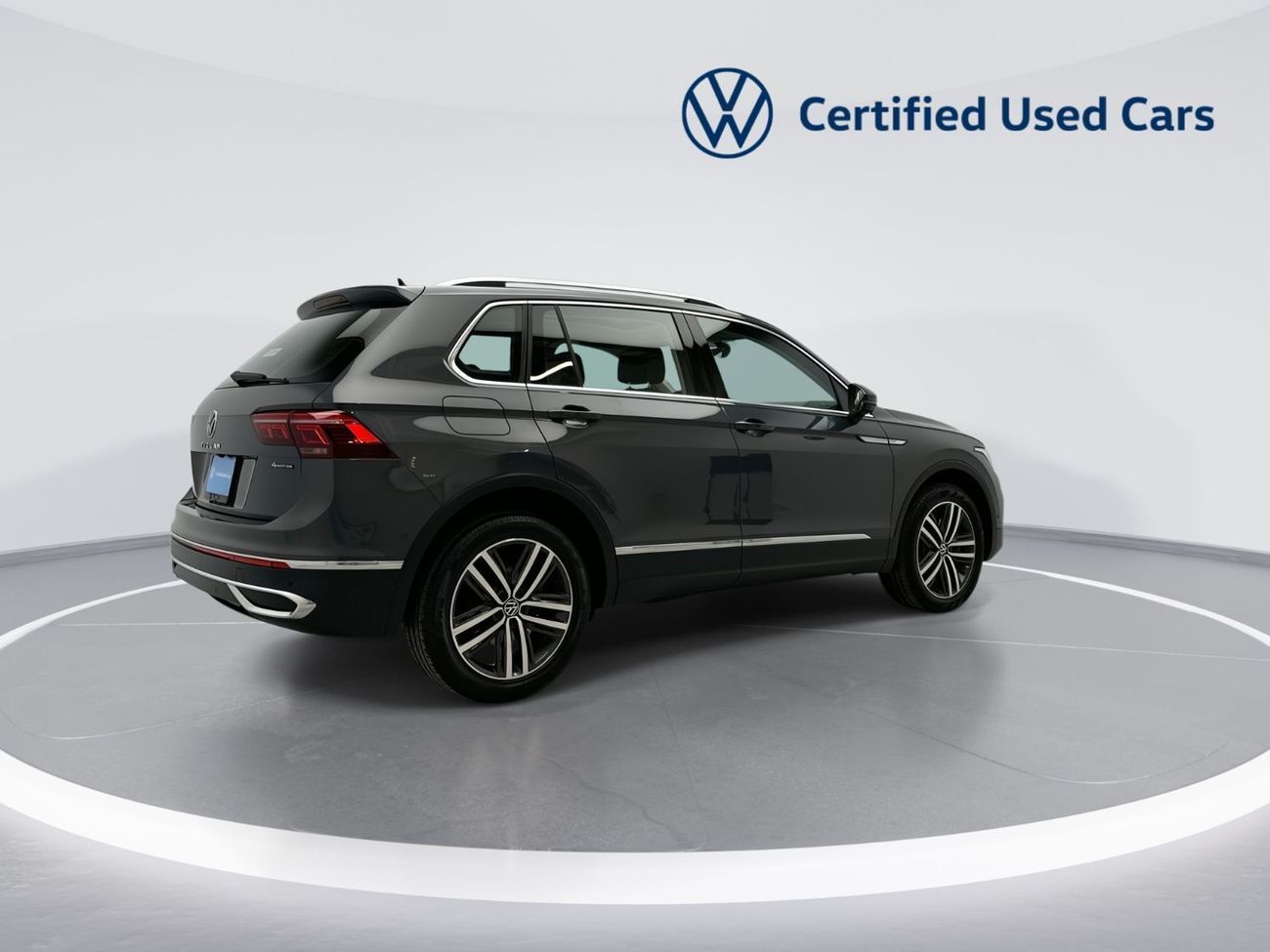 فولكس واجن تيجوان ELEGANCE 2.0L | Panoramic Sunroof with Leather Seats | VW Certified | GCC Specs | Showroom Co