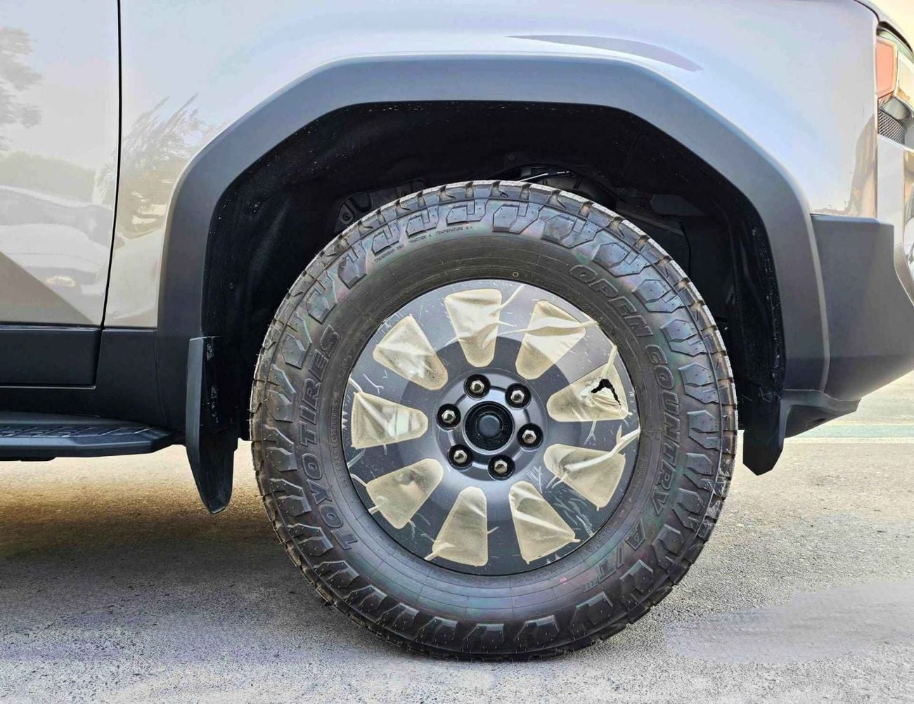 Toyota Prado ADVENTURE WITH COMPRESSOR /2.8L V4 DIESEL/DRIVER POWER WITH LEATHER SEATS/AUTO A/C (CODE#P28ADV3B)