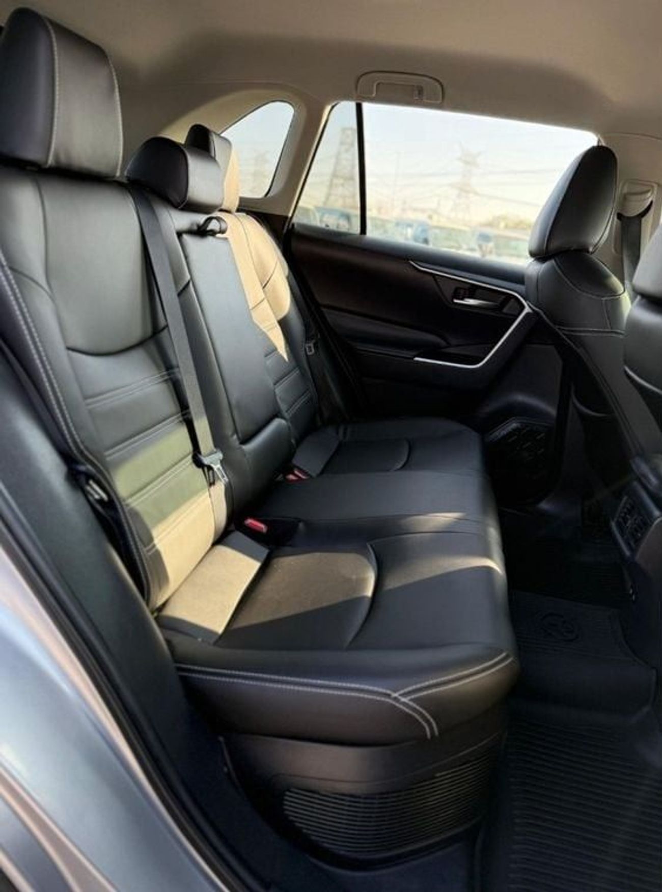 Toyota RAV4 TOYOTA RAV4 HYBRID XLE 2.5L