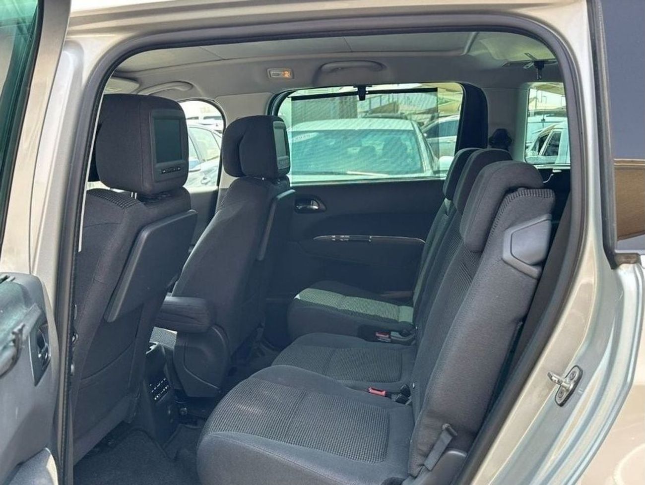 Peugeot 5008 Premium ACCIDENTS FREE - GCC - ORIGINAL PAINT - 1600 CC - PERFECT CONDITION INSIDE OUT