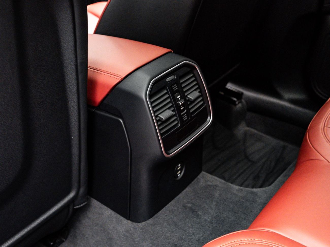 Porsche Macan Std 2.0L (252 HP) 2021 Porsche Macan, 1 Year Blackline Warranty, Full Service History, Low KMs, GCC