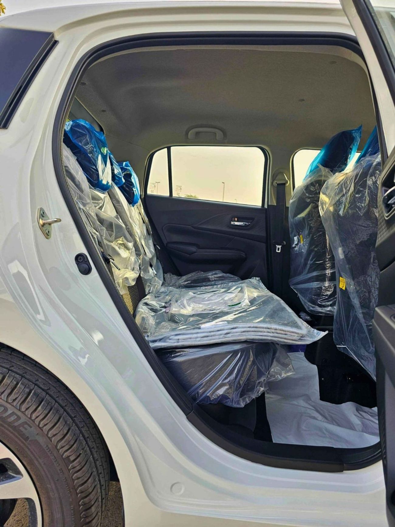 سوزوكي سويفت GLX / 1.2L PETROL A/T / PUSH START / REAR PARKING SENSOR / REAR CAMERA / CODE # GLX