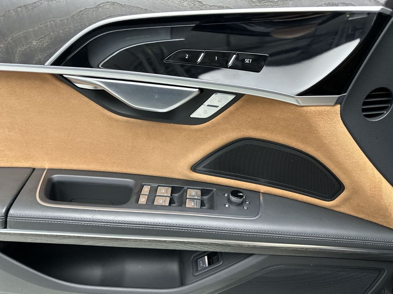 أودي A8 L 55 TFSI quattro Business Edition 3.0L 340hp (Ref# 05520)