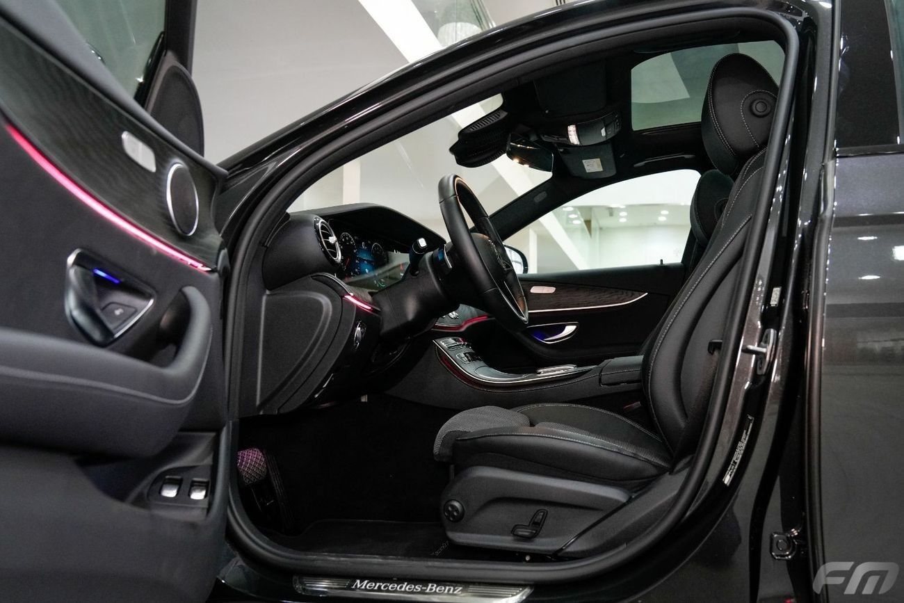 Mercedes-Benz E300 HYBRID - IN ITS EXCELLENT CONDITION!!!