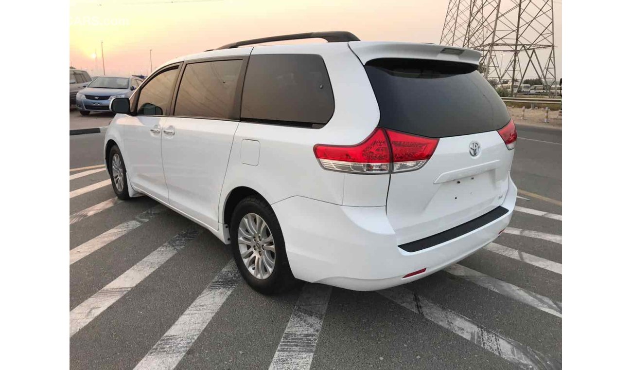 Toyota Sienna OPTIONS WITH LEATHER SEAT, PUSH START AND SUNROOF