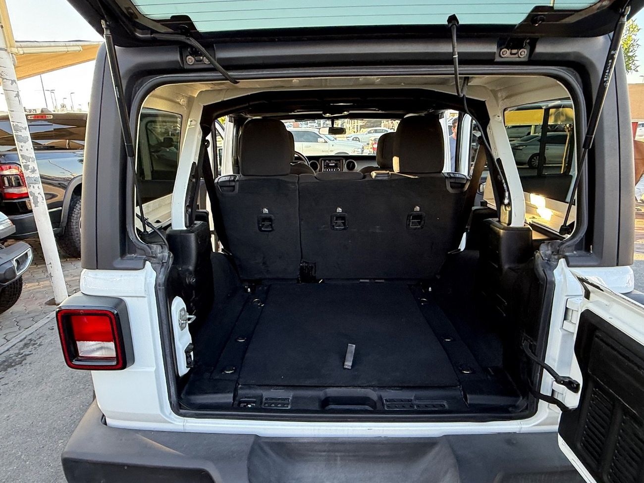 Jeep Wrangler Unlimited Sport S 3.6L A/T