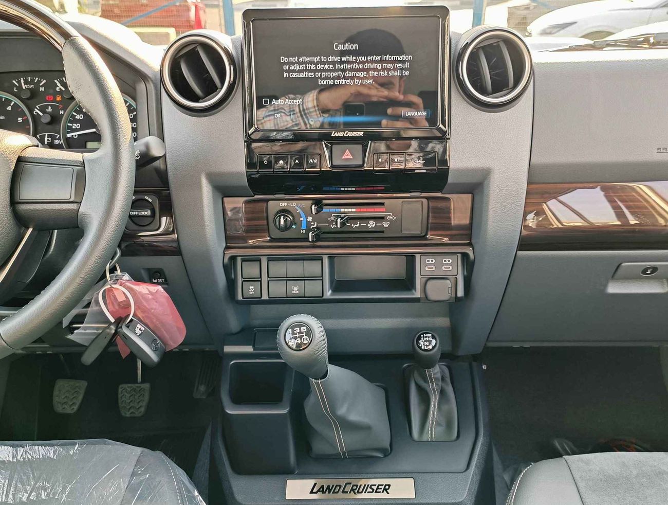 تويوتا لاند كروزر 70 LC76 / M/T / 4.5L V8 DIESEL / FULL OPTION / 4X4 (CODE # 67941)