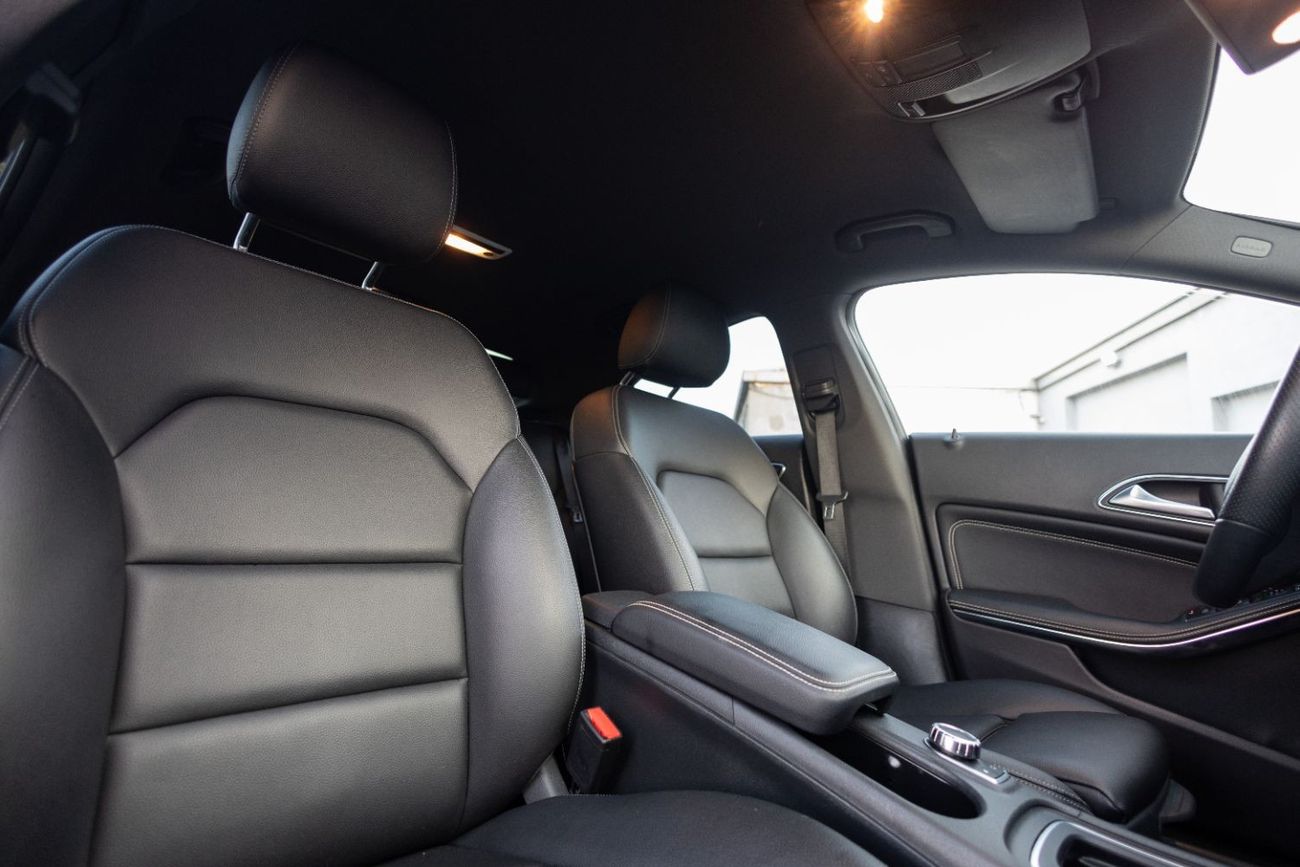 Mercedes-Benz CLA 200 Std 2.0L Mercedes-Benz CLA200 2019 GCC under Warranty with Flexible Down-Payment.