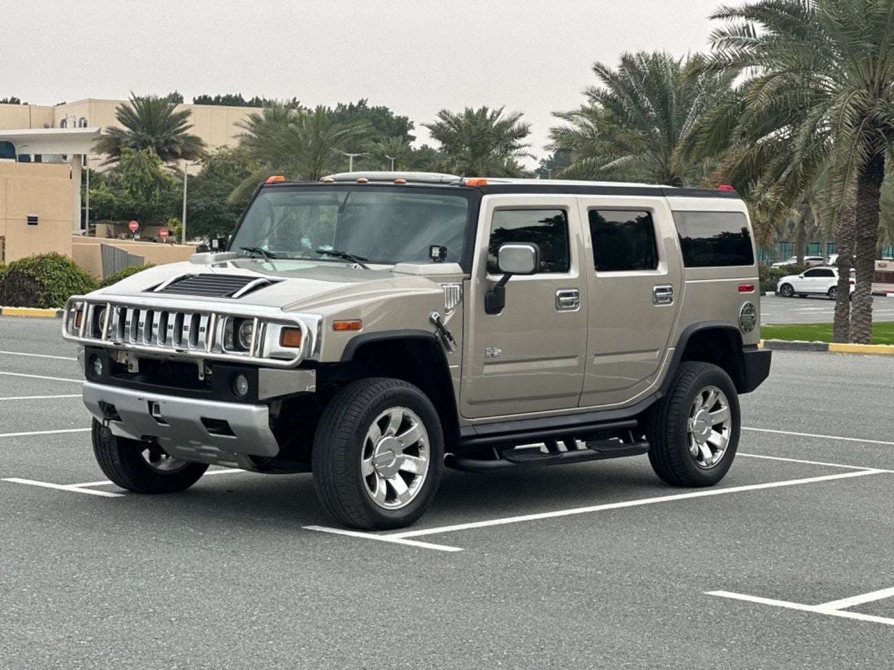Hummer H2 MODEL 2005 car perfect condition inside and outside full option sun roof leather seats