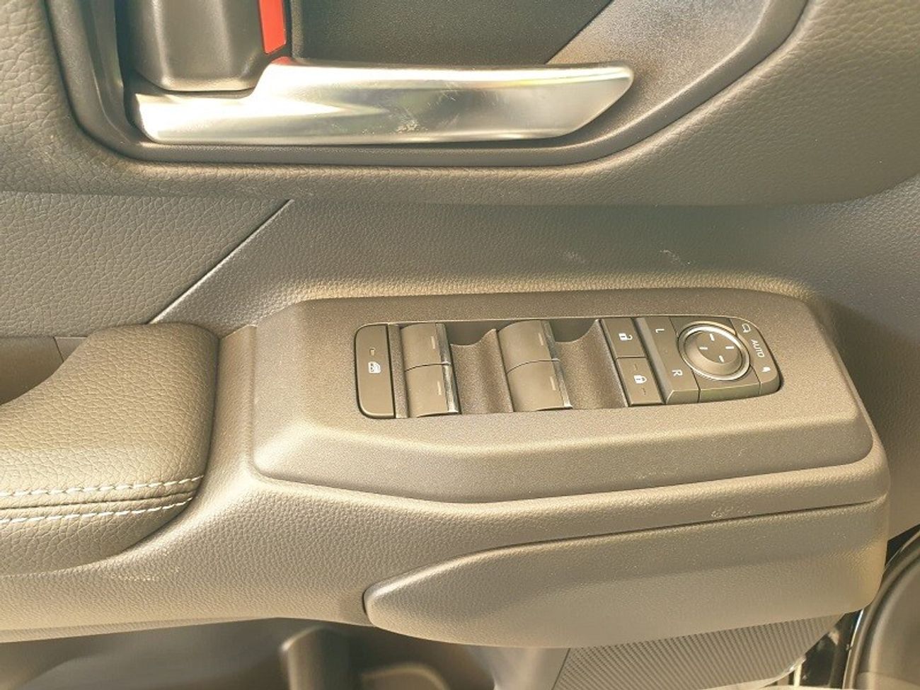 تويوتا برادو 2.7 (PETROL) - NEW