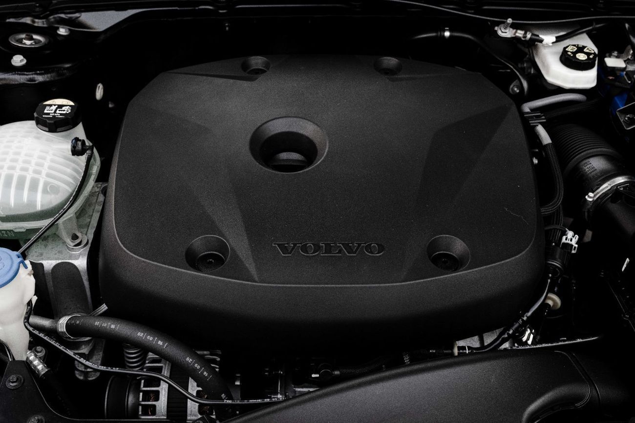 فولفو XC 40 T4 R-Design | 2,135 P.M  | 0% Downpayment | Volvo Warranty!