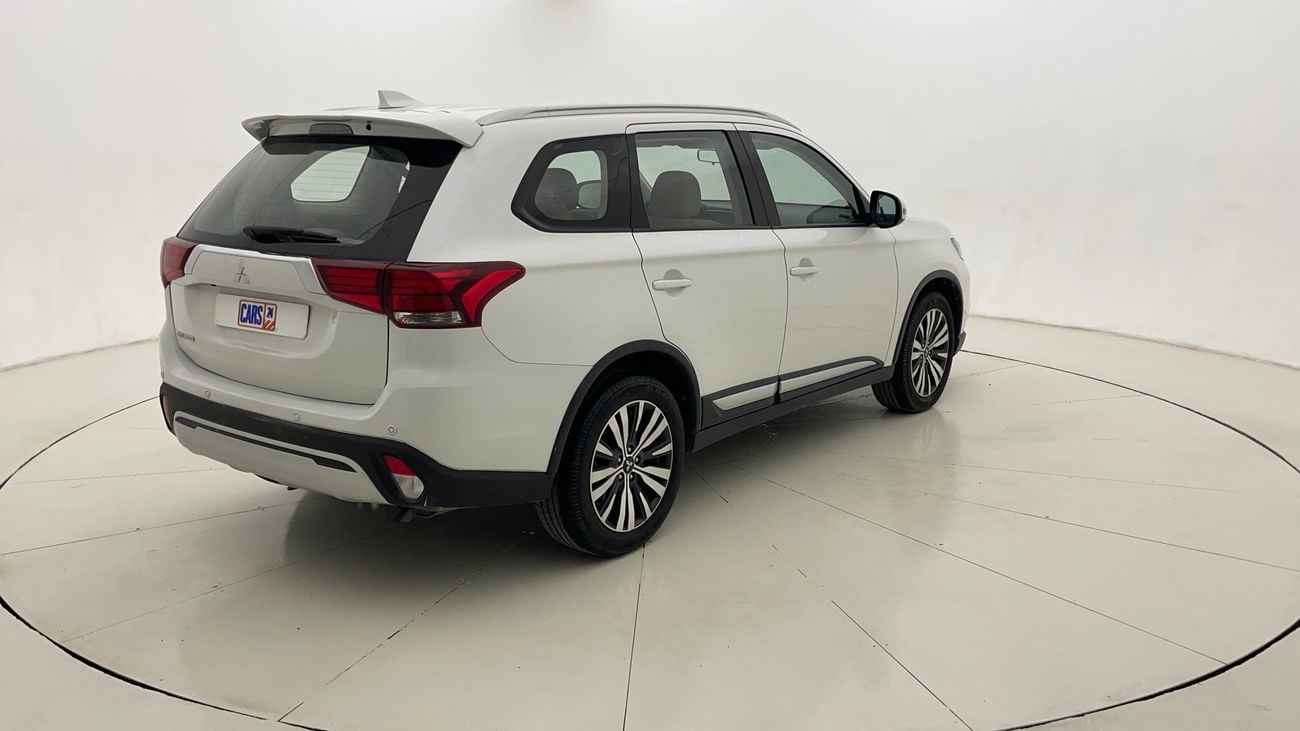 ميتسوبيشي آوتلاندر GLX MID LINE 2.4 | بدون دفعة مقدمة | اختبار القيادة في المنزل