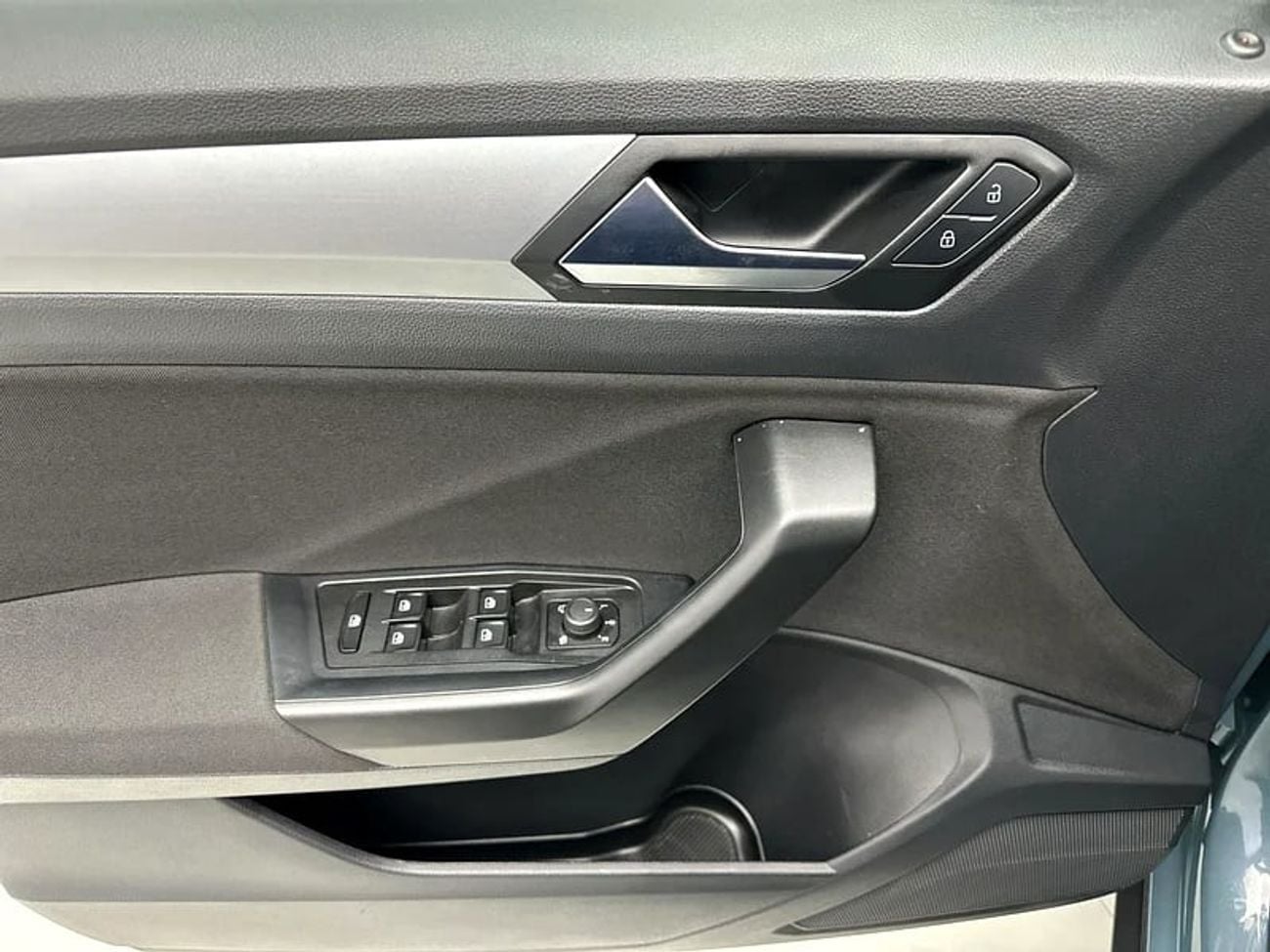 Volkswagen T ROC Life (REF#36521) / WAS 74,900 AED - NOW 71,900 AED