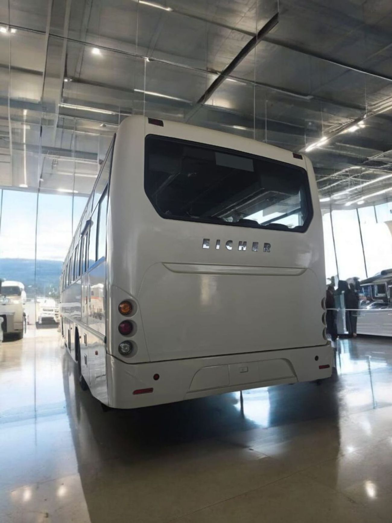 ايشر سكاي لاين Eicher skyline executive model 20.15 65+D seater MY-2022