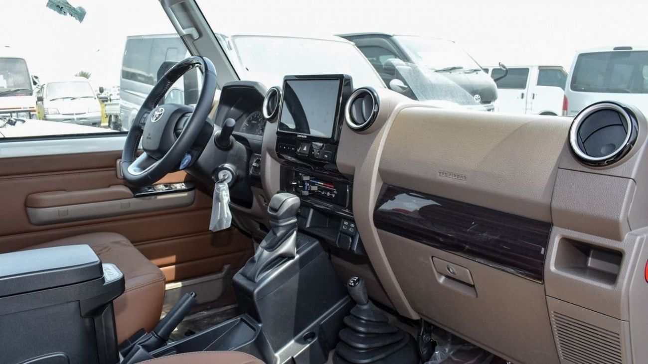 Toyota Land Cruiser Pick Up 4.0l - AT - Fog Lamp - Winch - Alloy Wheel - Snorkel - Leather Seats - Central Lock - Power Window