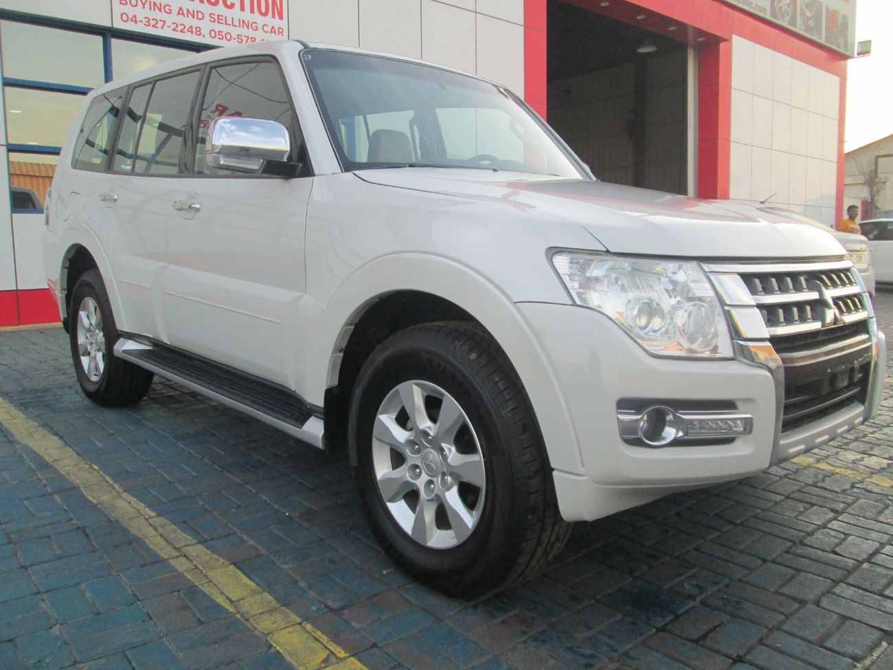 Mitsubishi Pajero GLS Base 3.5L (7 Seater)