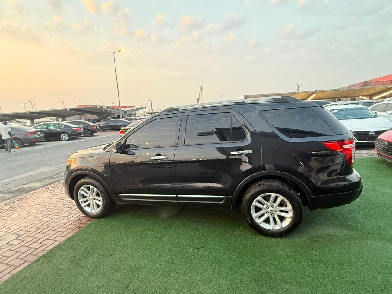 Ford Explorer XLT  LTH panoramic sunroof, 4x4