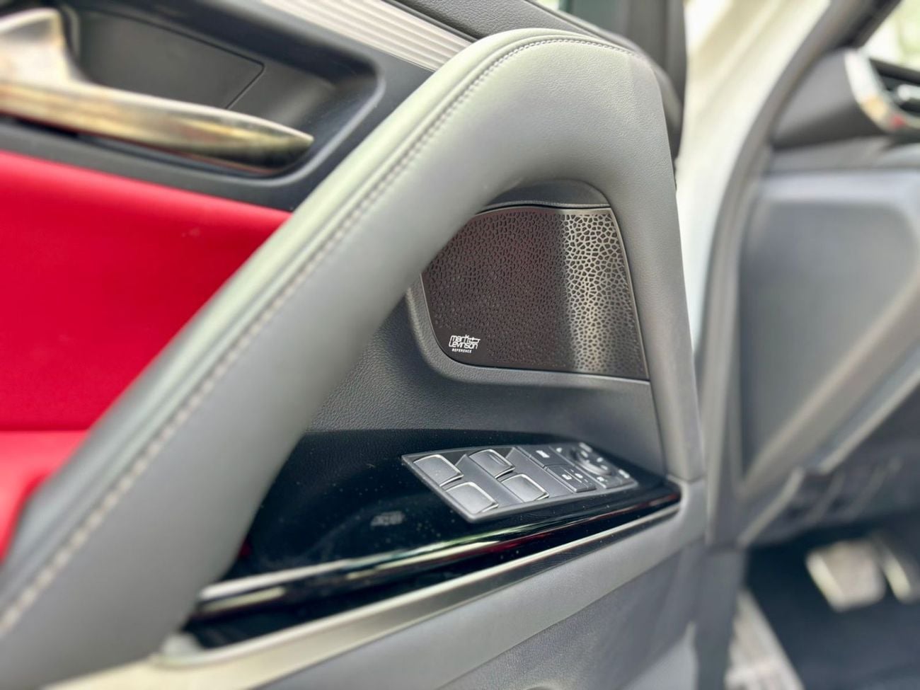 لكزس LX 700h F Sport