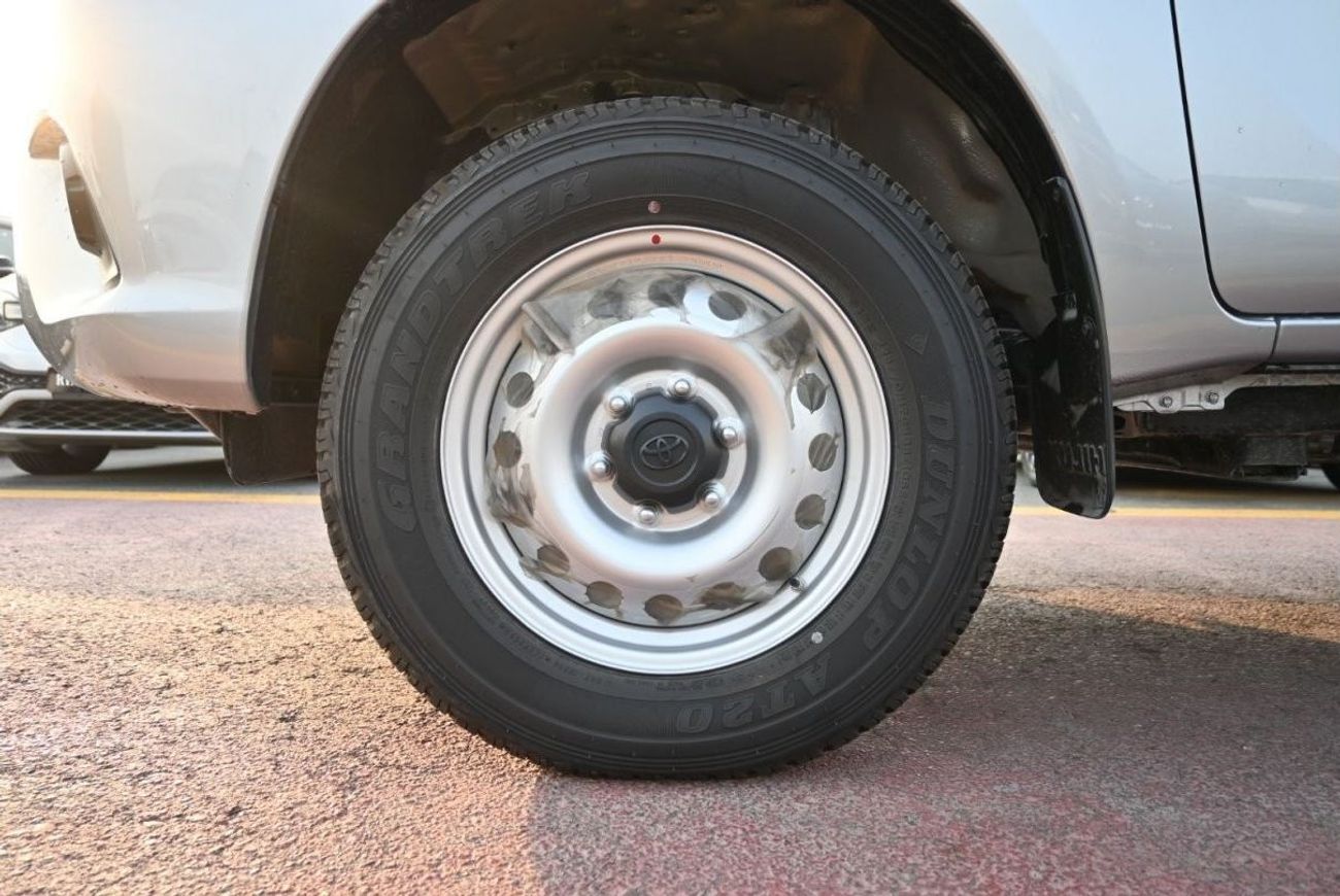 تويوتا هيلوكس Toyota Hilux 2.4L Diesel, Pickup, 4WD, 4Doors, M/T