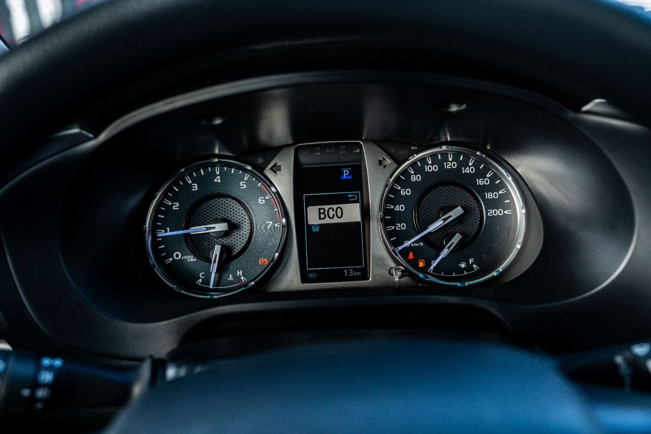 تويوتا هيلوكس Toyota Hilux  4.0-l 4WD pickup  2026 4-door cabin, automatic,