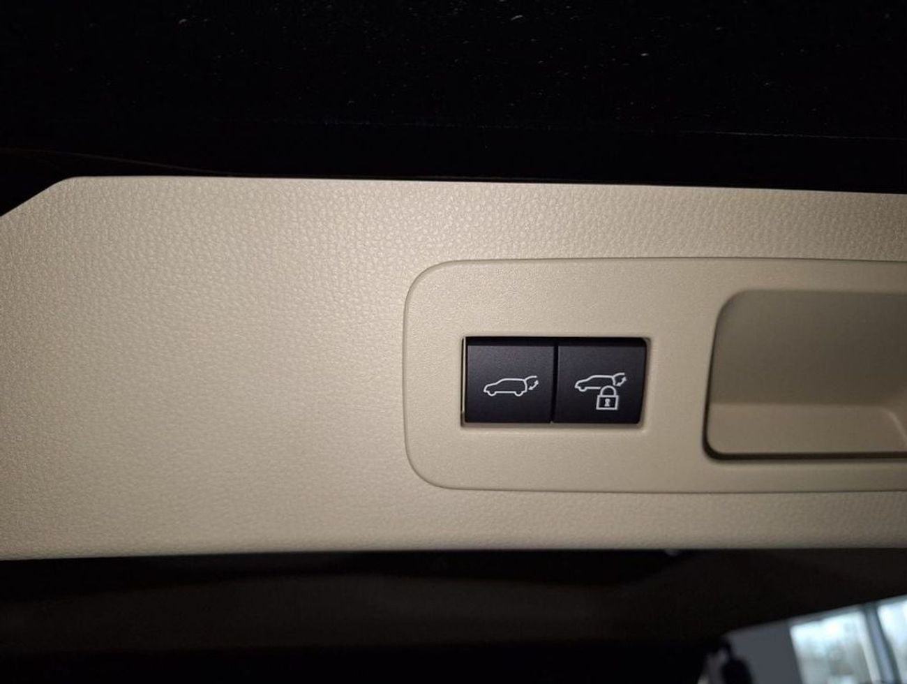 تويوتا لاند كروزر GXR AX STD V6 4.0L PETROL A/T